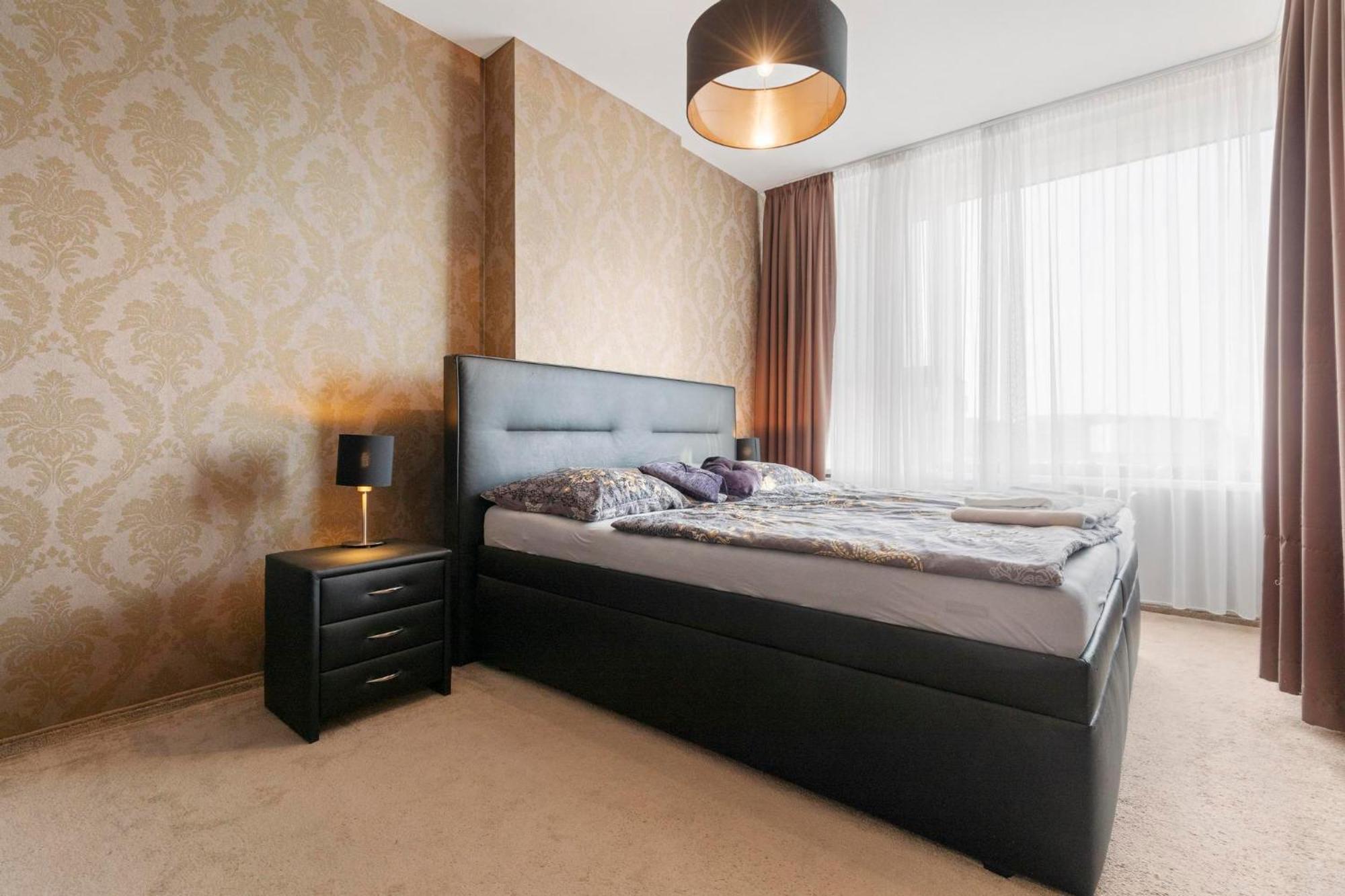 Panorama City Apartment In Downtown Area With Free Parking And Castle View Bratislava Exterior photo
