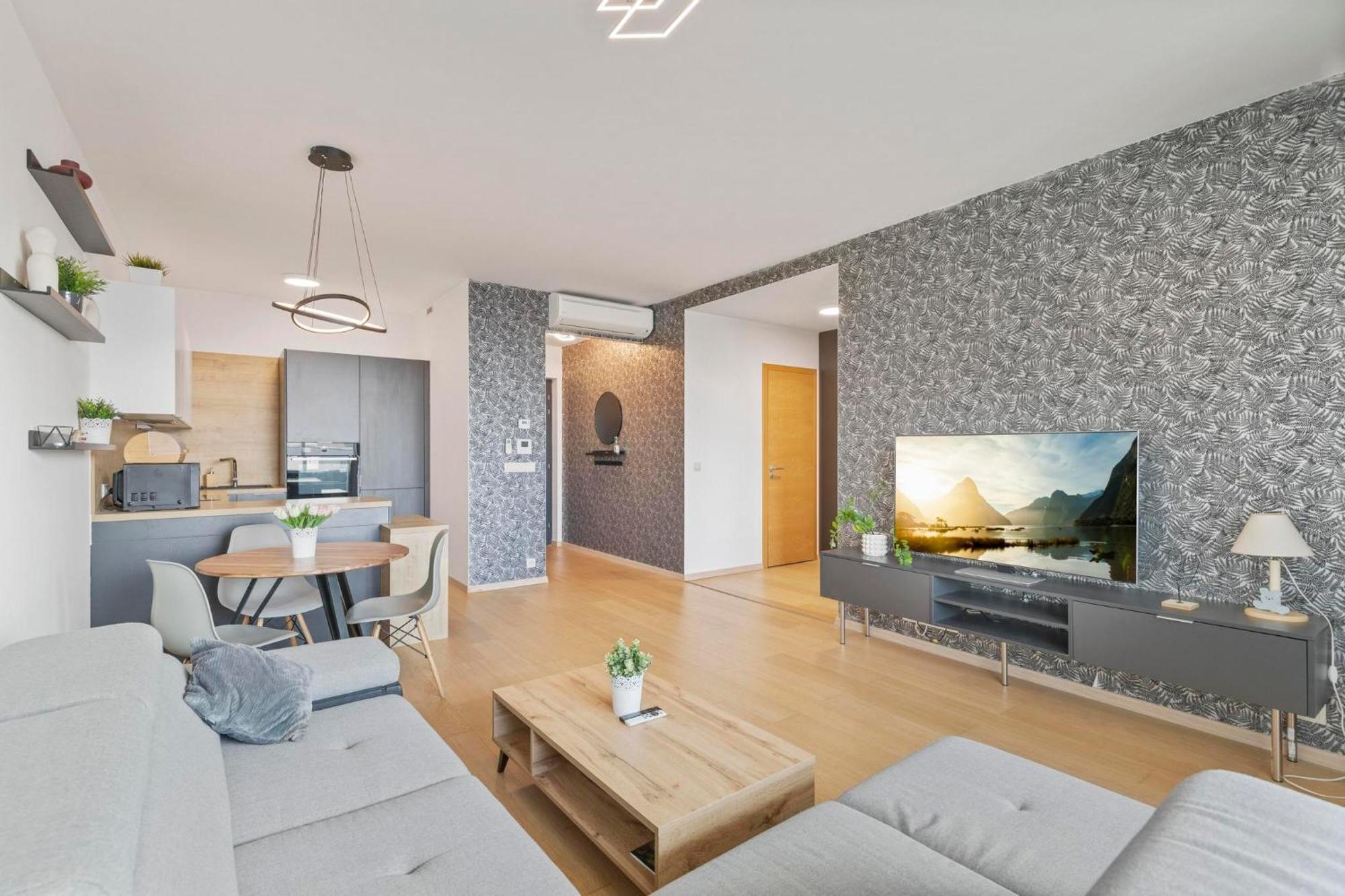 Panorama City Apartment In Downtown Area With Free Parking And Castle View Bratislava Exterior photo
