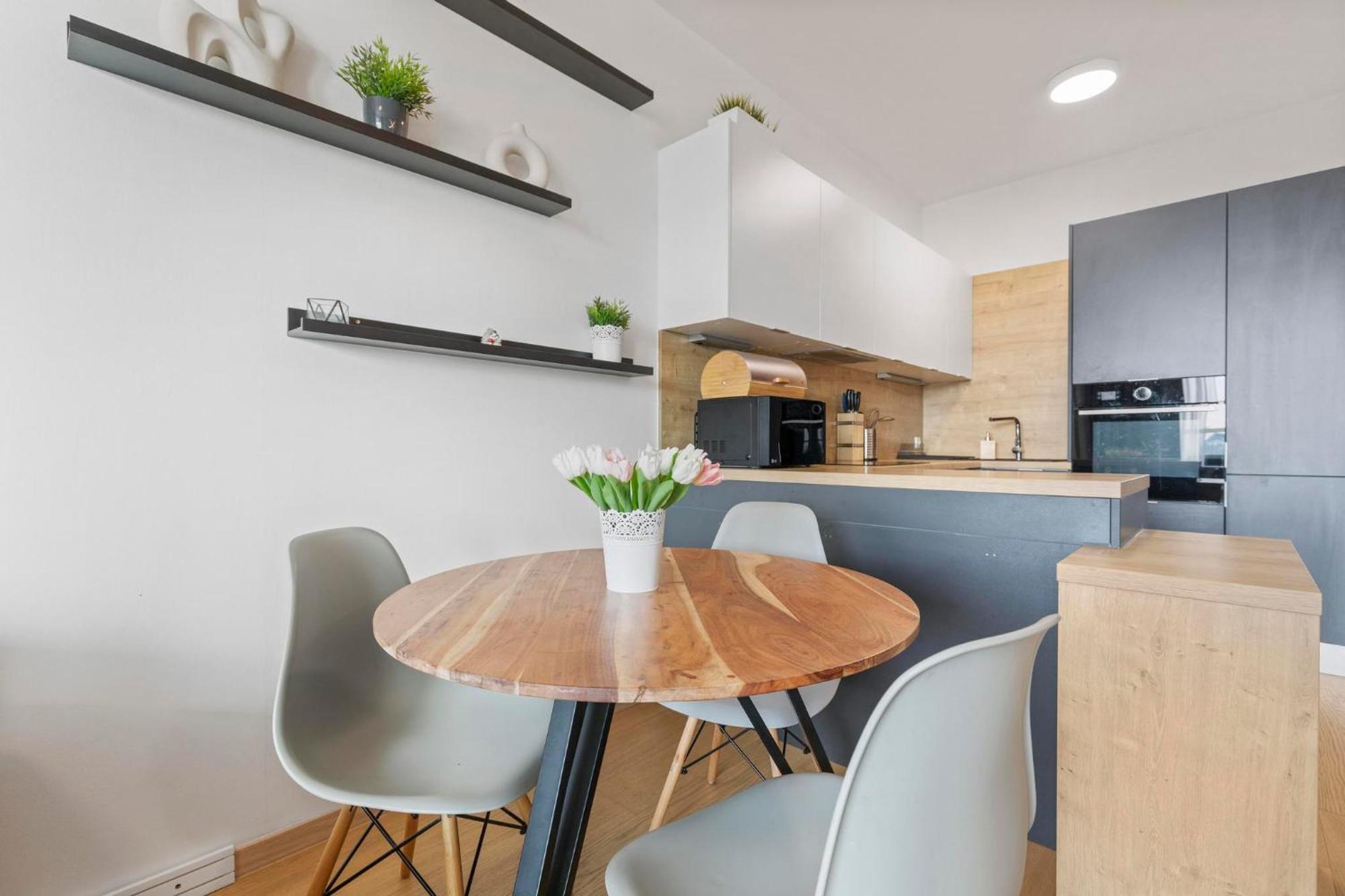 Panorama City Apartment In Downtown Area With Free Parking And Castle View Bratislava Exterior photo