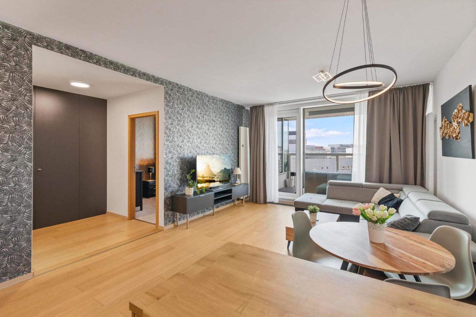 Panorama City Apartment In Downtown Area With Free Parking And Castle View Bratislava Exterior photo