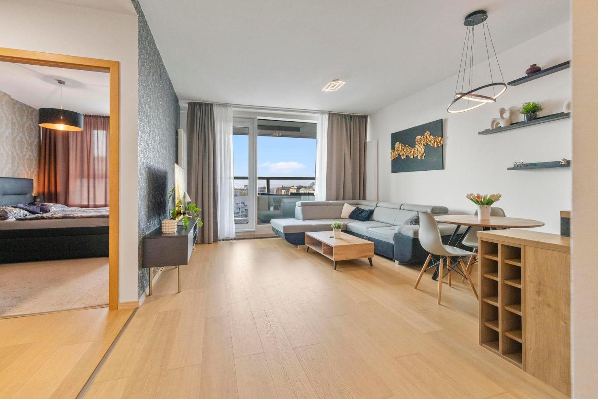 Panorama City Apartment In Downtown Area With Free Parking And Castle View Bratislava Exterior photo